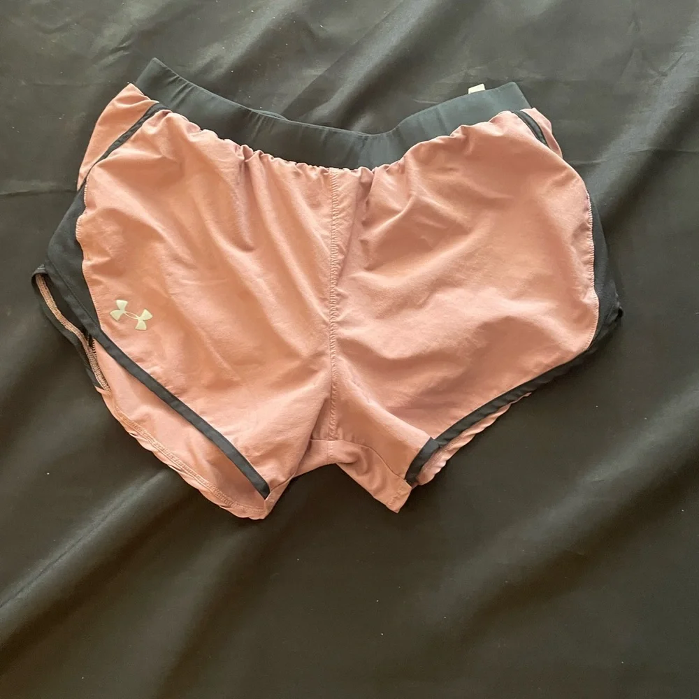 Under Armour Pink Athletic‎ Shorts Lightweight Relaxed Fit